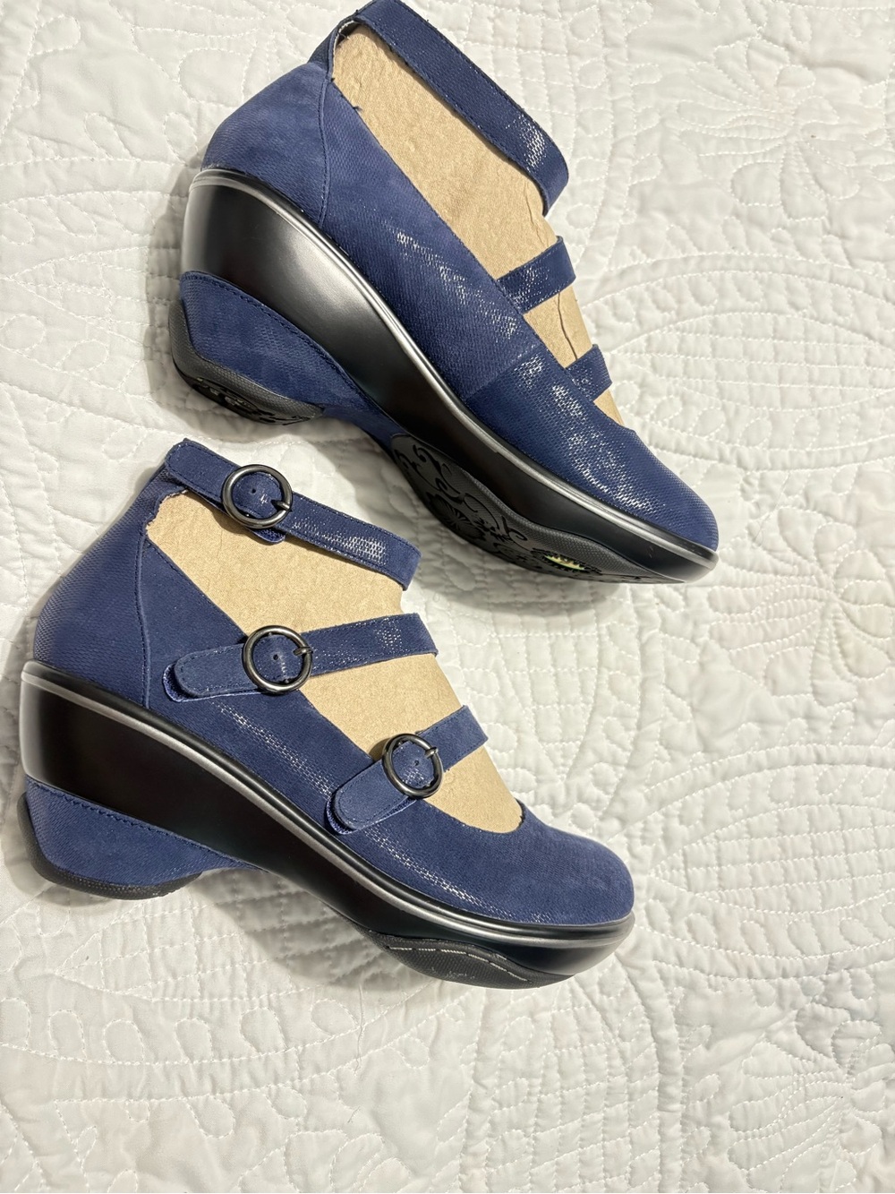 New in Box! Jambu Navy Shimmer Triple-Strap Mary Jane Wedge Heels - Picture 5 of 17